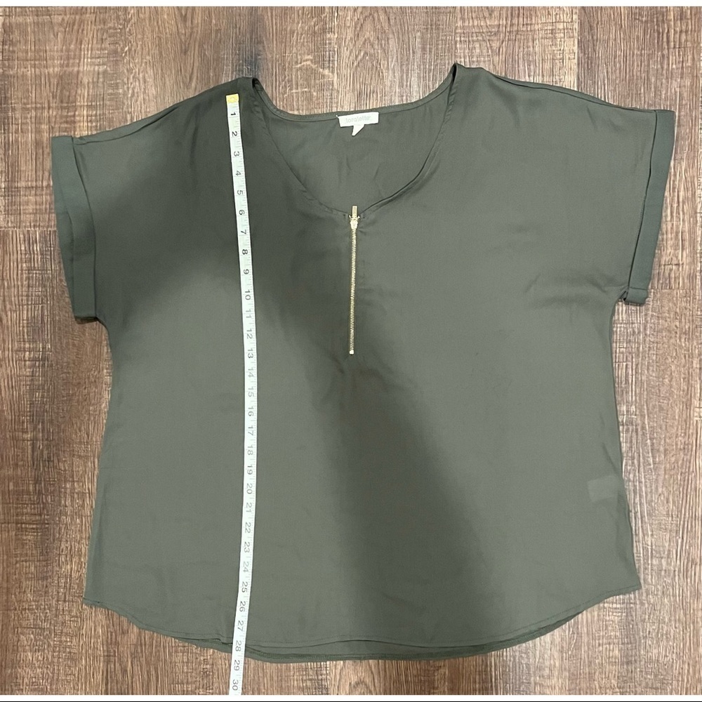Plus Size Top​​​​​​​​​​ - Picture 5 of 5